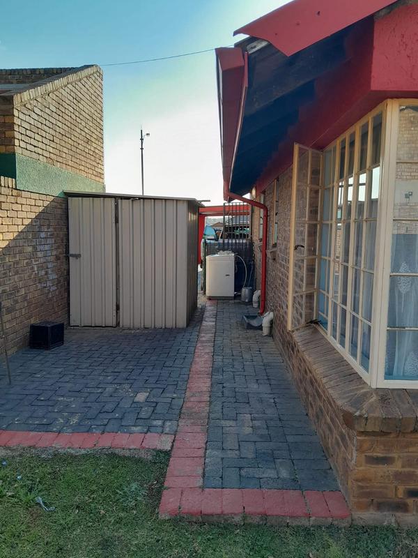 To Let 4 Bedroom Property for Rent in Dersley Gauteng