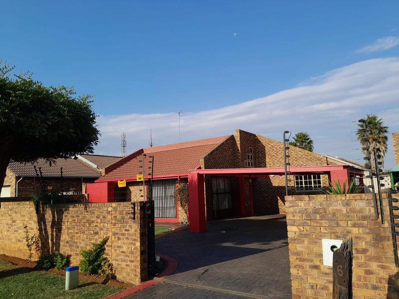 To Let 4 Bedroom Property for Rent in Dersley Gauteng