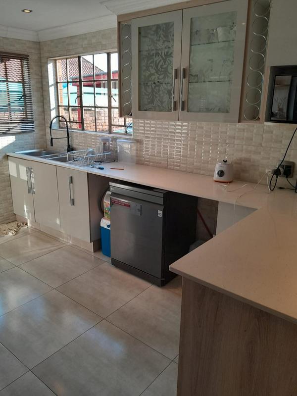 To Let 4 Bedroom Property for Rent in Dersley Gauteng