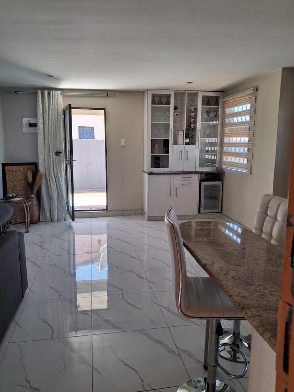 5 Bedroom Property for Sale in Protea Glen Gauteng