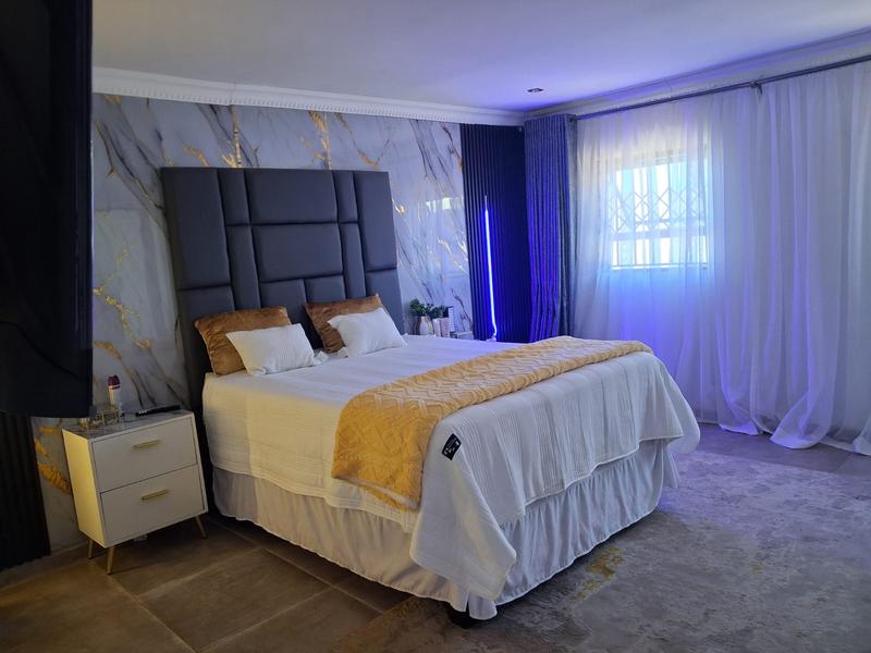 5 Bedroom Property for Sale in Protea Glen Gauteng