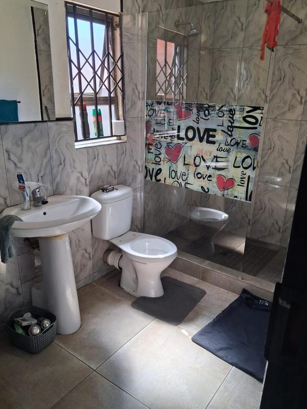 5 Bedroom Property for Sale in Protea Glen Gauteng