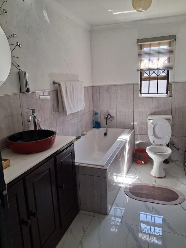 5 Bedroom Property for Sale in Protea Glen Gauteng