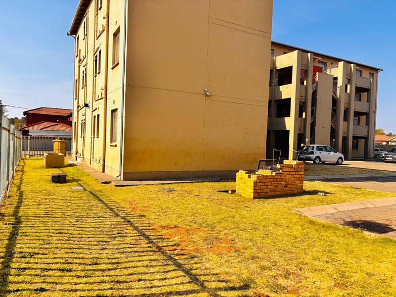 2 Bedroom Property for Sale in Fleurhof Gauteng
