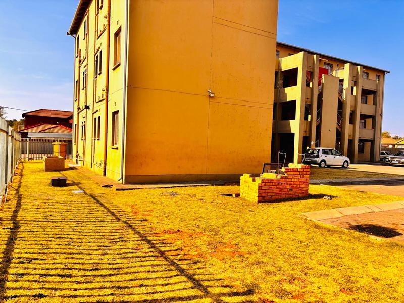 2 Bedroom Property for Sale in Fleurhof Gauteng