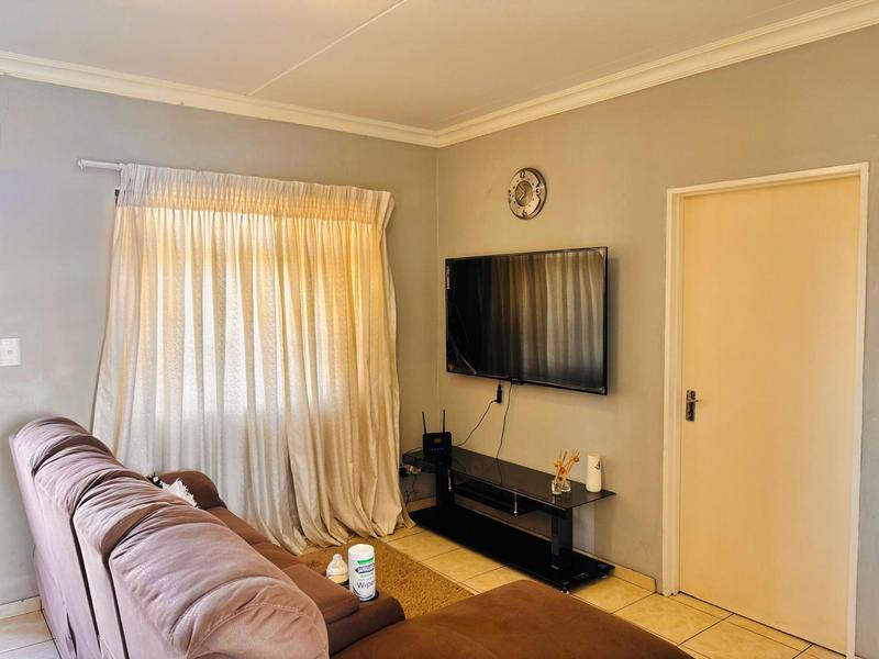 2 Bedroom Property for Sale in Fleurhof Gauteng