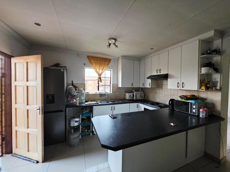 2 Bedroom Property for Sale in Chloorkop Gauteng