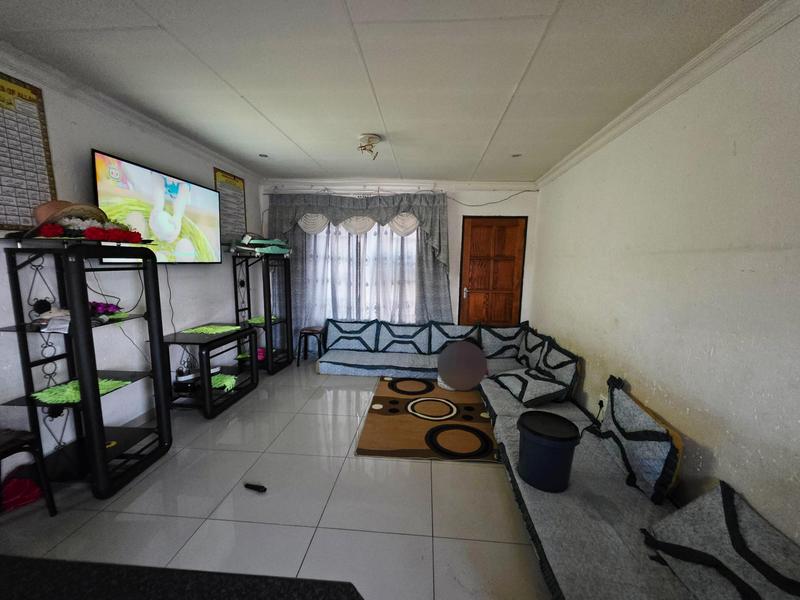 2 Bedroom Property for Sale in Chloorkop Gauteng
