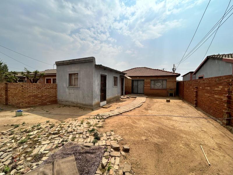 5 Bedroom Property for Sale in Daveyton Gauteng