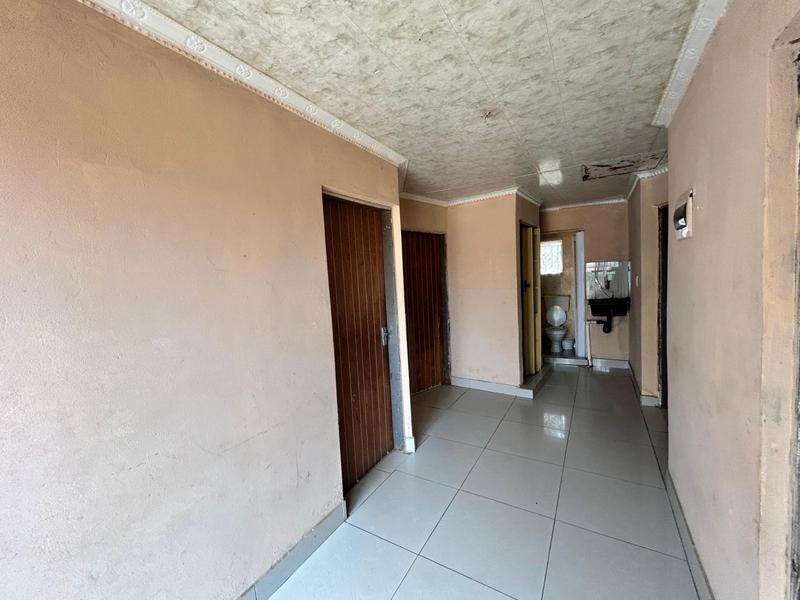 5 Bedroom Property for Sale in Daveyton Gauteng
