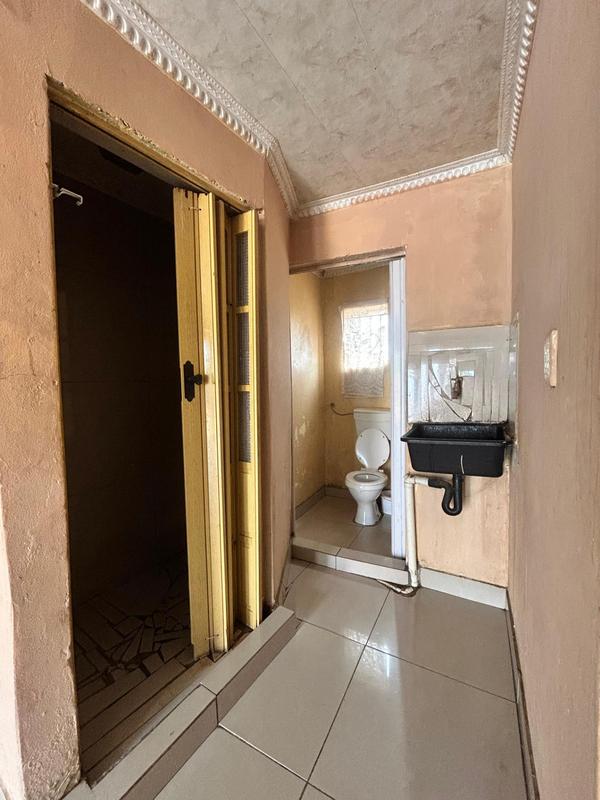 5 Bedroom Property for Sale in Daveyton Gauteng