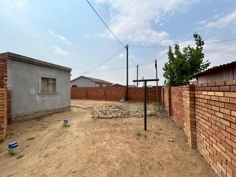 5 Bedroom Property for Sale in Daveyton Gauteng