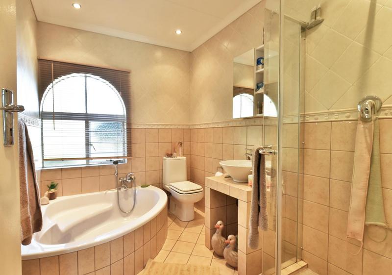 3 Bedroom Property for Sale in Farrarmere Gauteng