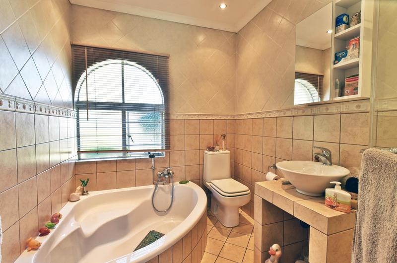 3 Bedroom Property for Sale in Farrarmere Gauteng