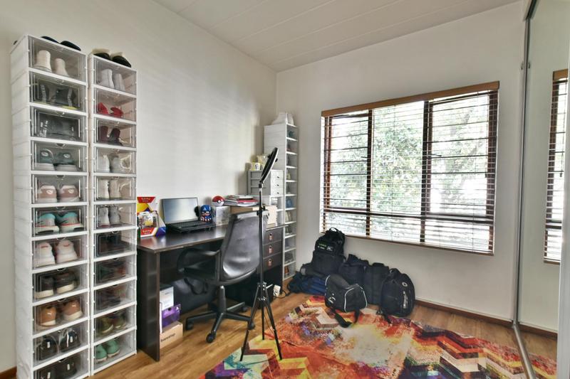 2 Bedroom Property for Sale in Waverley Gauteng