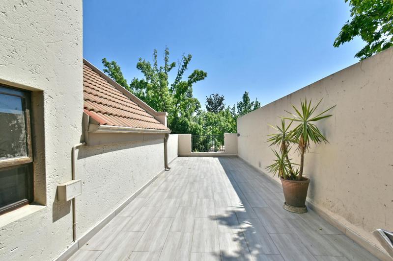 2 Bedroom Property for Sale in Waverley Gauteng