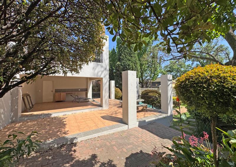 2 Bedroom Property for Sale in Waverley Gauteng