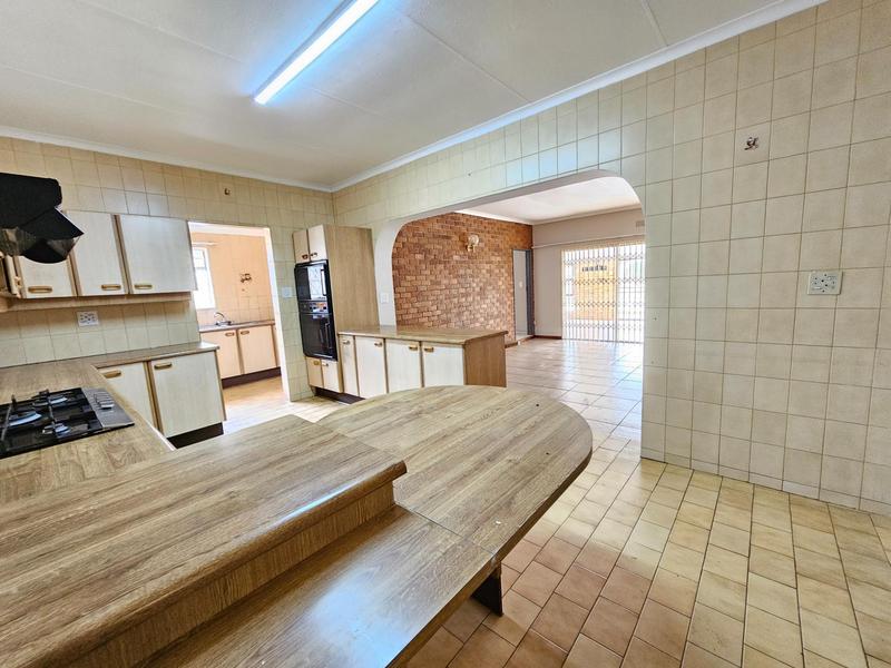 5 Bedroom Property for Sale in Constantia Kloof Gauteng