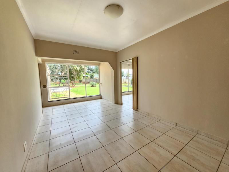 5 Bedroom Property for Sale in Constantia Kloof Gauteng