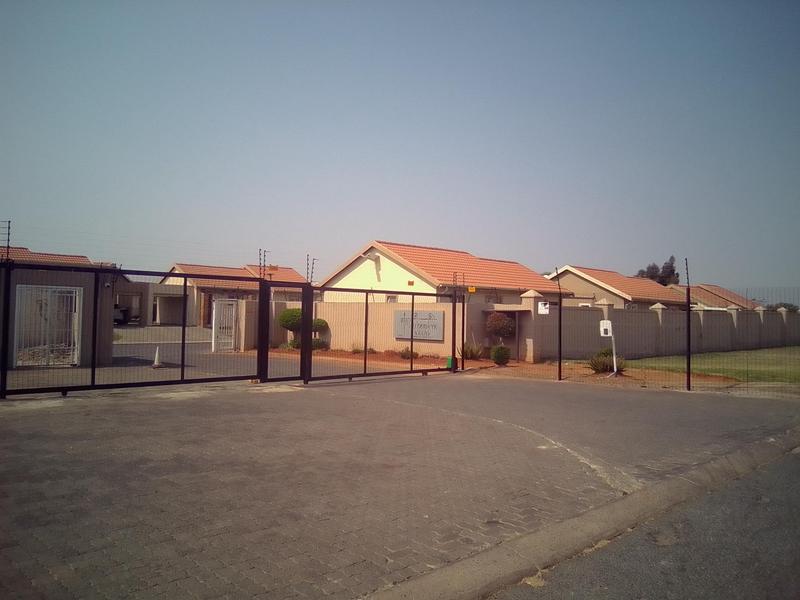 To Let 3 Bedroom Property for Rent in Helderwyk Gauteng