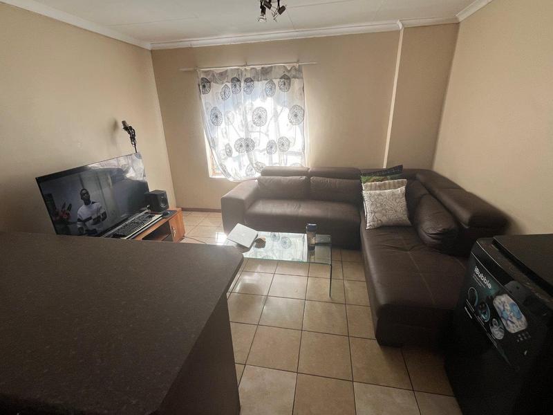 1 Bedroom Property for Sale in Grand Central Gauteng