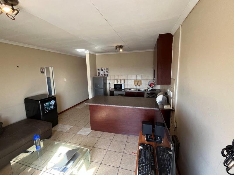 1 Bedroom Property for Sale in Grand Central Gauteng