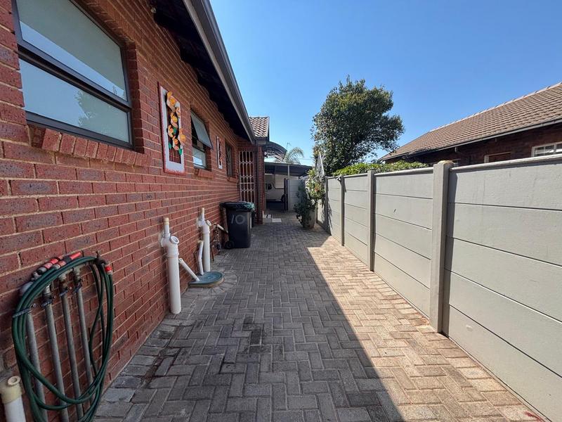 2 Bedroom Property for Sale in Bergbron Gauteng