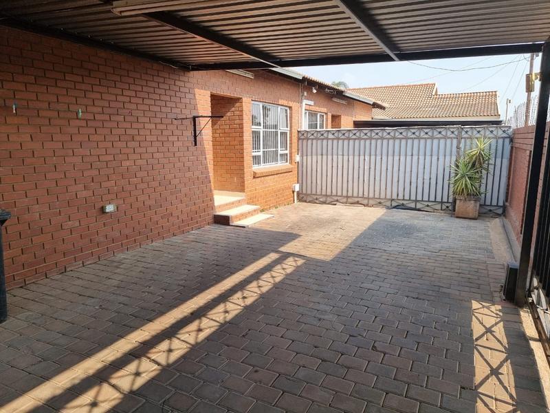 To Let 3 Bedroom Property for Rent in Erasmia Gauteng
