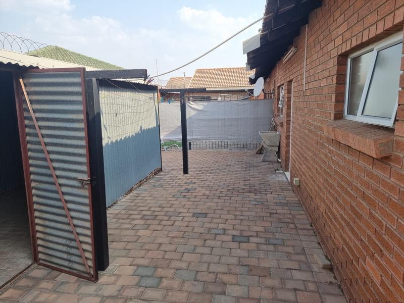 To Let 3 Bedroom Property for Rent in Erasmia Gauteng