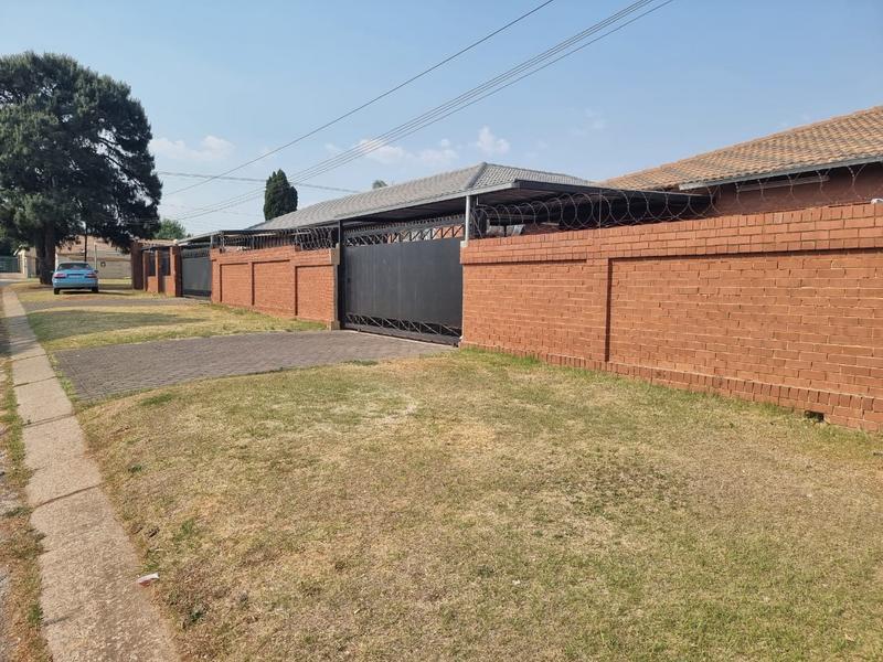 To Let 3 Bedroom Property for Rent in Erasmia Gauteng