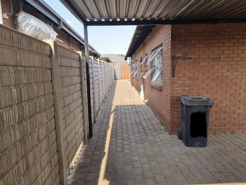 To Let 3 Bedroom Property for Rent in Erasmia Gauteng