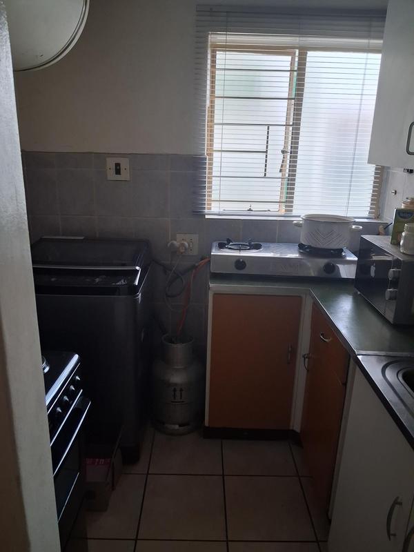 To Let 1 Bedroom Property for Rent in Queenswood Gauteng