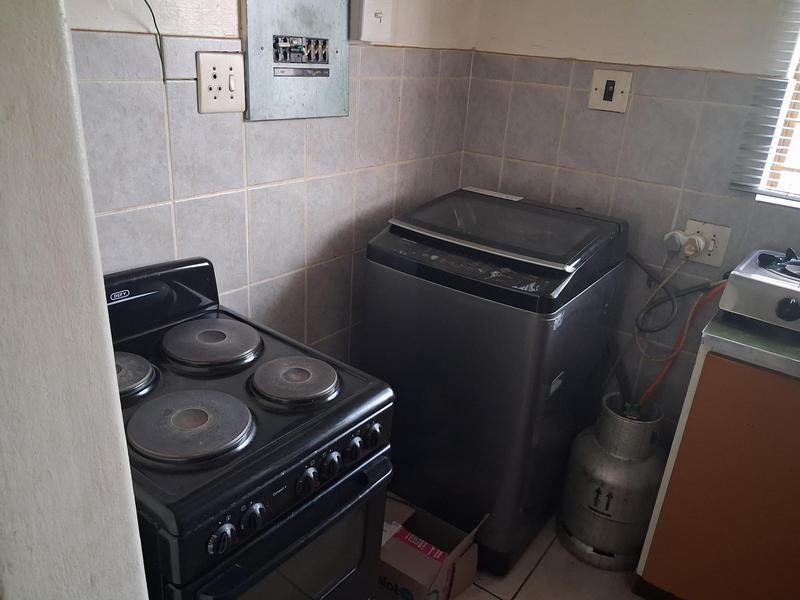 To Let 1 Bedroom Property for Rent in Queenswood Gauteng