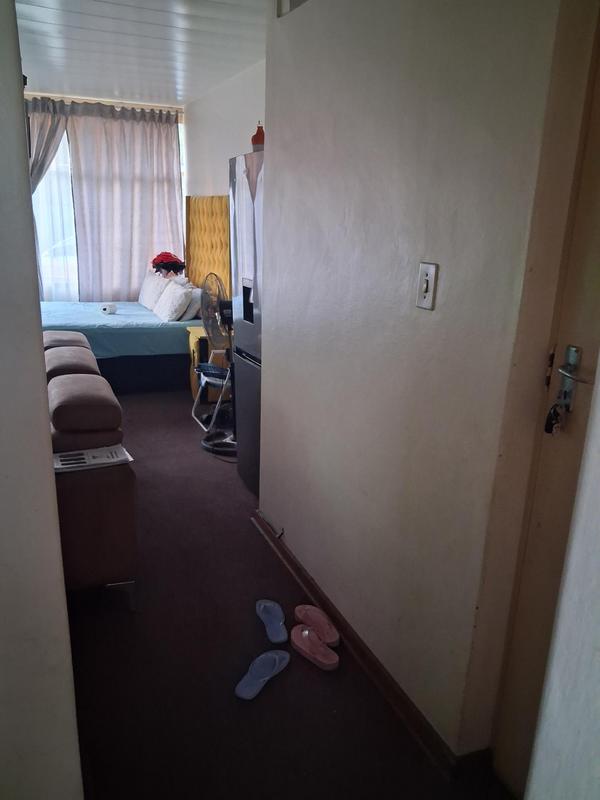 To Let 1 Bedroom Property for Rent in Queenswood Gauteng
