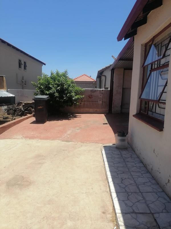 2 Bedroom Property for Sale in Lotus Gardens Gauteng