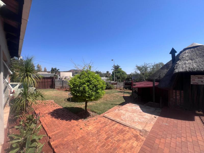 5 Bedroom Property for Sale in Roodekrans Gauteng