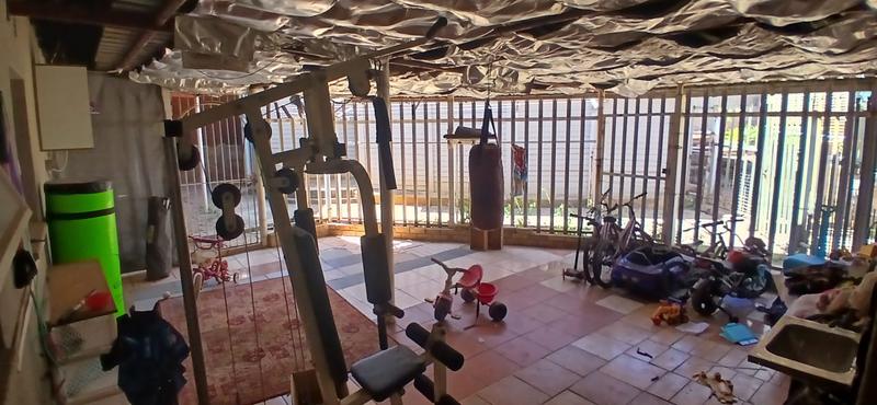5 Bedroom Property for Sale in Roodekrans Gauteng