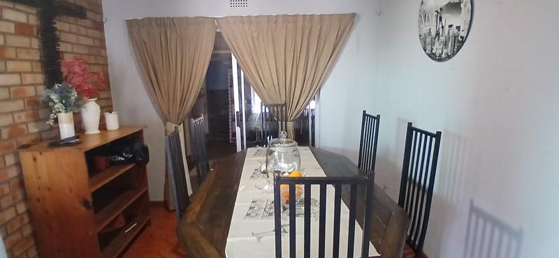 5 Bedroom Property for Sale in Roodekrans Gauteng