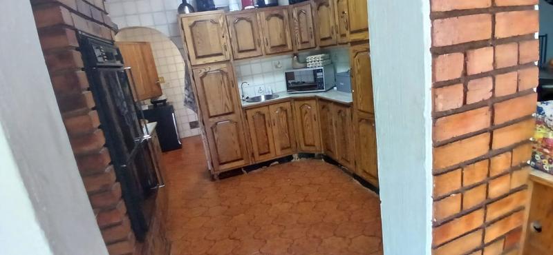 5 Bedroom Property for Sale in Roodekrans Gauteng