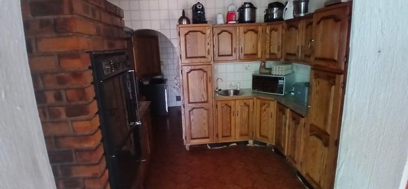 5 Bedroom Property for Sale in Roodekrans Gauteng