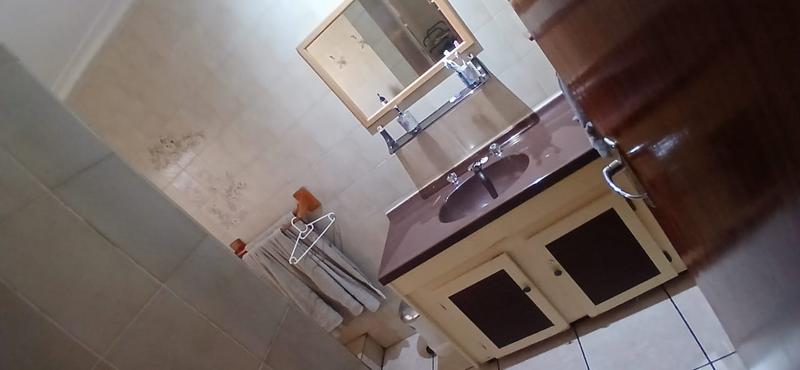 5 Bedroom Property for Sale in Roodekrans Gauteng