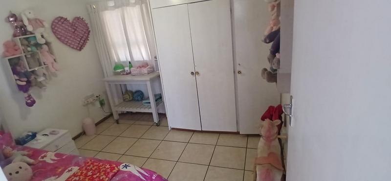 5 Bedroom Property for Sale in Roodekrans Gauteng