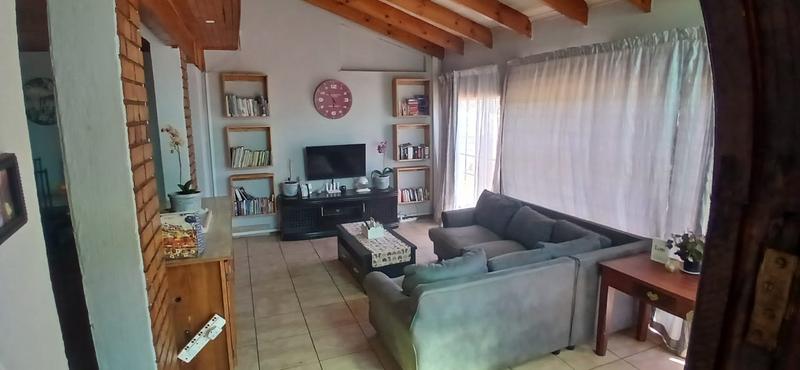 5 Bedroom Property for Sale in Roodekrans Gauteng