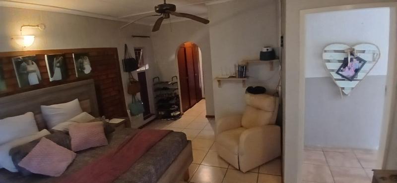 5 Bedroom Property for Sale in Roodekrans Gauteng