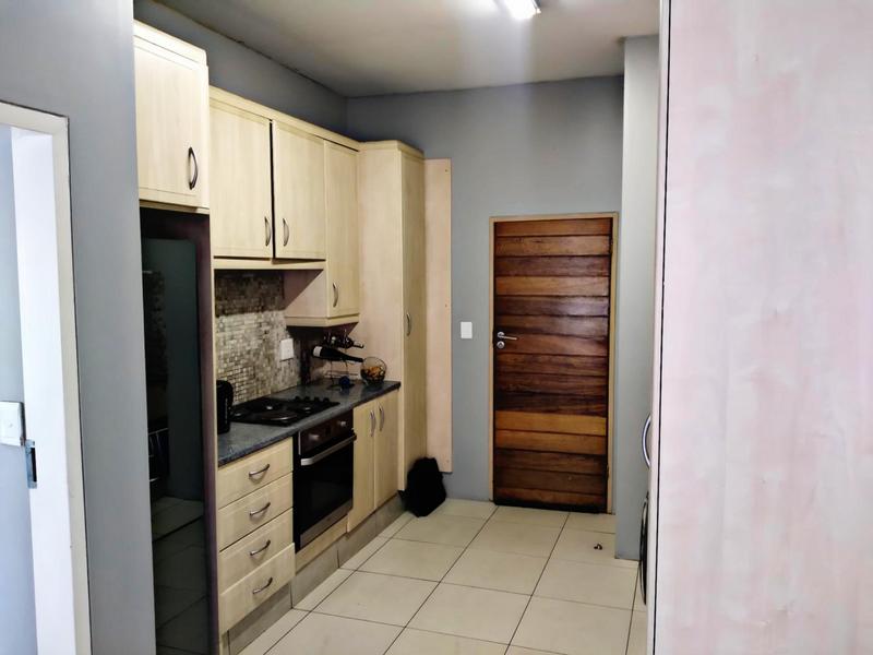 To Let 2 Bedroom Property for Rent in Milpark Gauteng