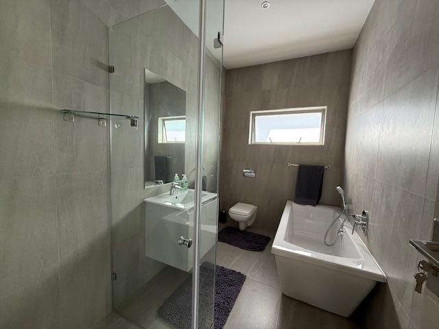 To Let 4 Bedroom Property for Rent in Bryanston Gauteng