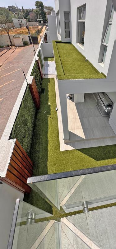 To Let 4 Bedroom Property for Rent in Bryanston Gauteng