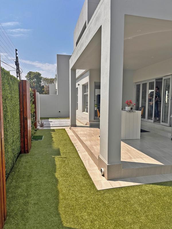 To Let 4 Bedroom Property for Rent in Bryanston Gauteng