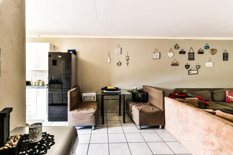 To Let 2 Bedroom Property for Rent in Strubenvale Gauteng