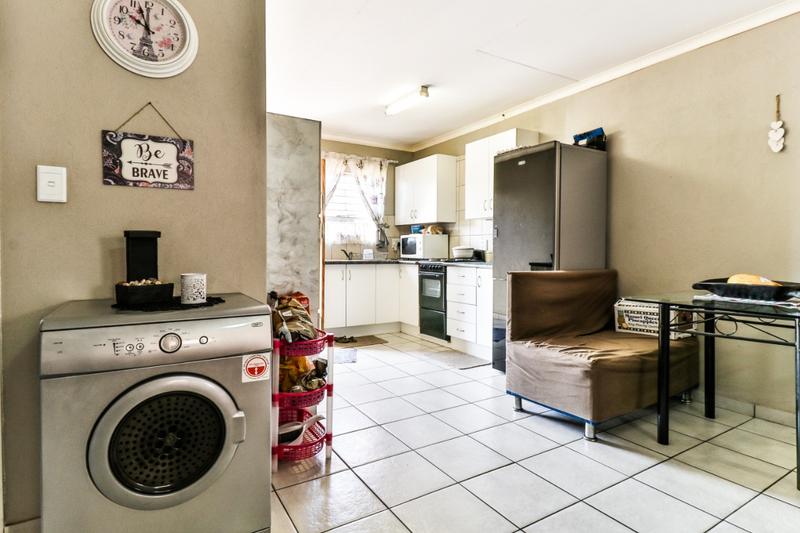 To Let 2 Bedroom Property for Rent in Strubenvale Gauteng